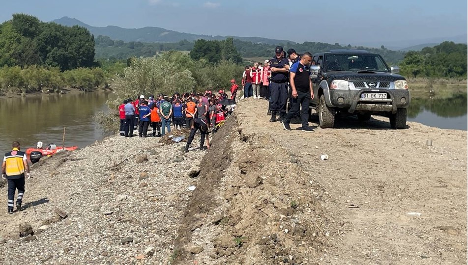 Düzce'de sele kapılan kepçe operatörünün cansız bedeni bulundu