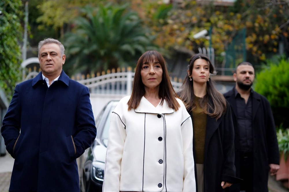 Yalı Çapkını'na şoke eden tepki: 'Metres hikayesinden sıkıldık' 6 Yalı Çapkını'nda Ferit'in dönüşümü başlıyor! "Seyran'ı ne babası ne kocası rahat bırakmıyor" - 3
