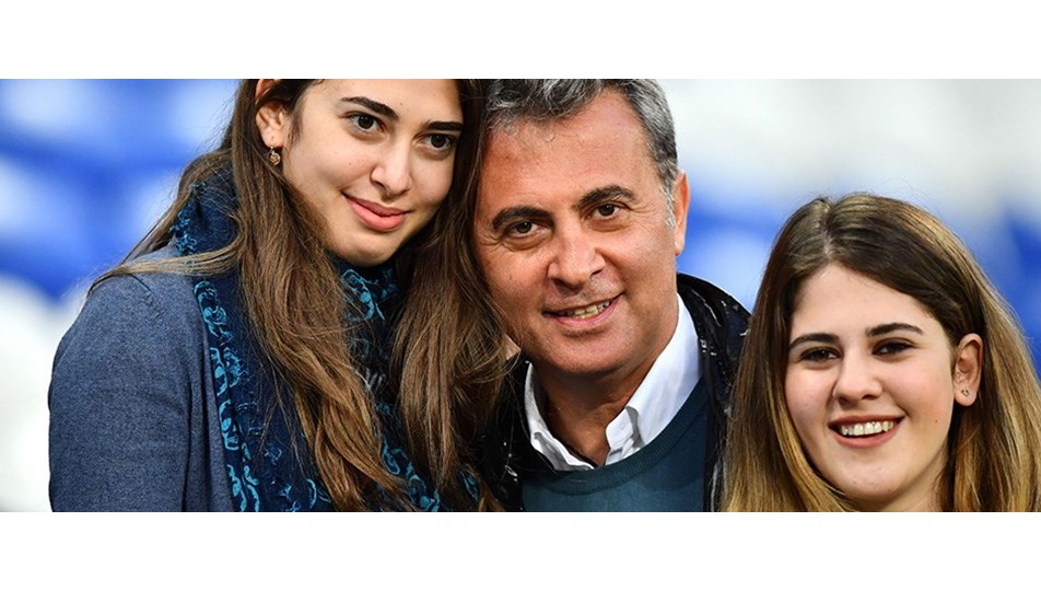 Fikret Orman idmanı kızlarıyla izledi