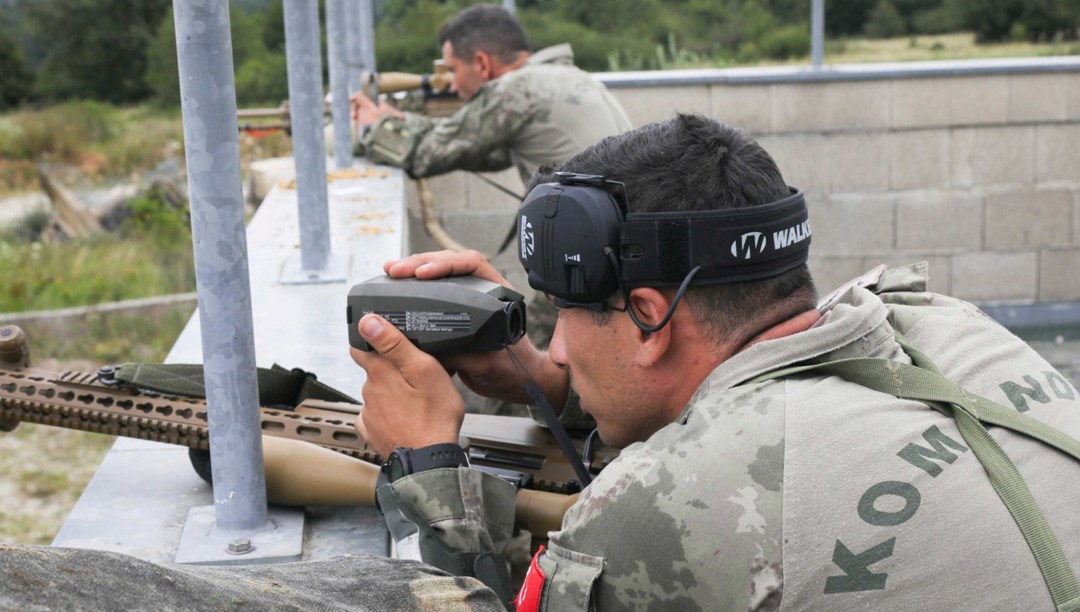 Türk askeri, Avrupa'nın En İyi Keskin Nişancı yarışmasında 12'den vurdu