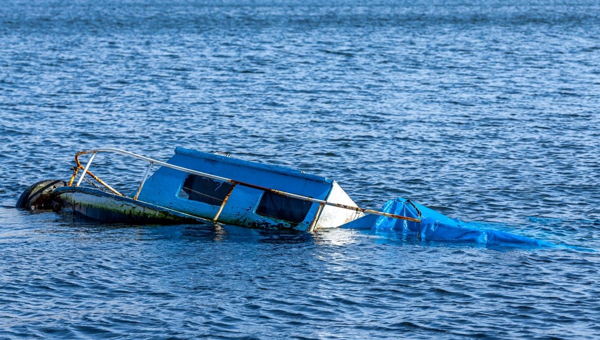 Filipinler'de tekne alabora oldu: 30 ölü Filipinler'de tekne alabora oldu: 30 ölü