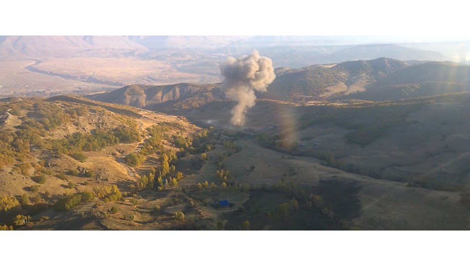 Bomba yüklü araç helikopterle imha edildi