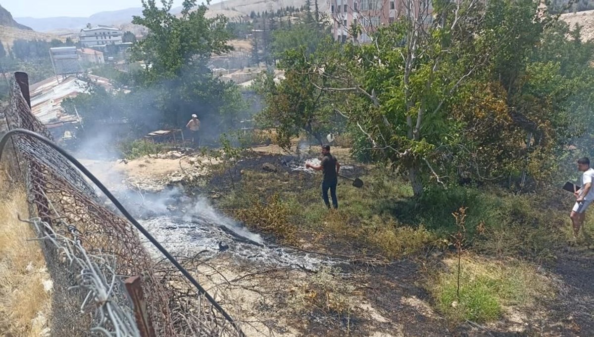 Malatya'da bahçe alevlere teslim oldu Malatya'da bahçe alevlere teslim oldu