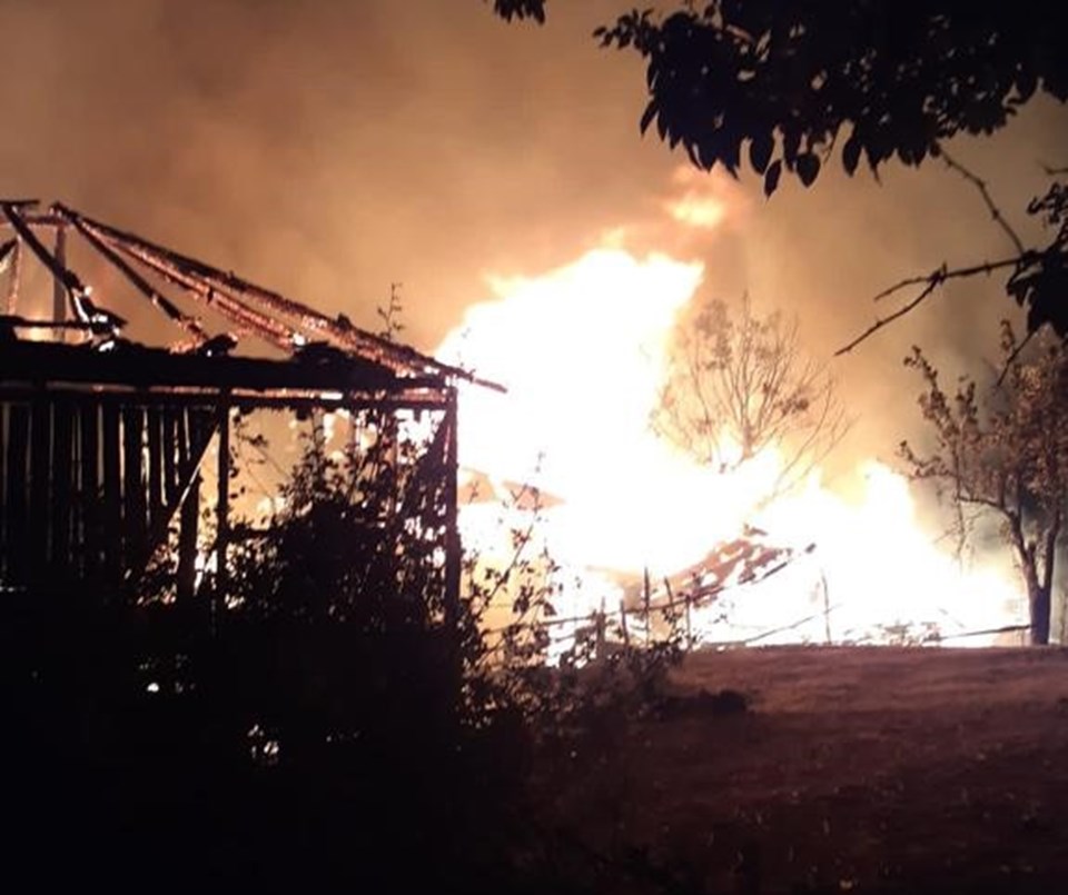Ankara'da metruk evde çıkan yangın 7 evi küle döndürdü - 2