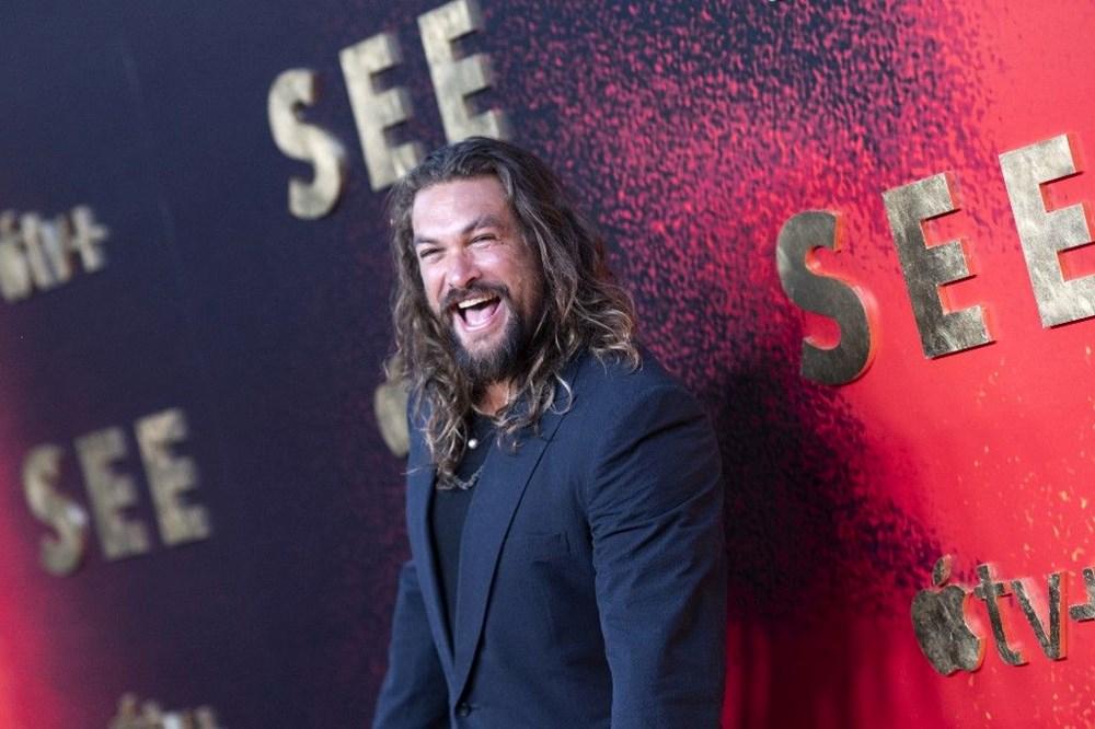 Jason Momoa meşhur saçlarını mesaj vermek için kazıttı - 6
