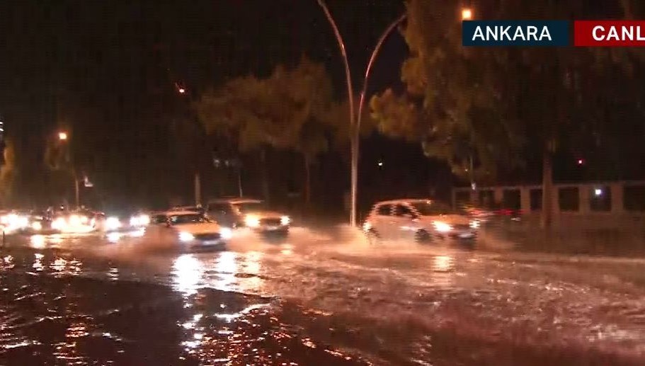 Ankara'da kuvvetli yağış etkili oluyor