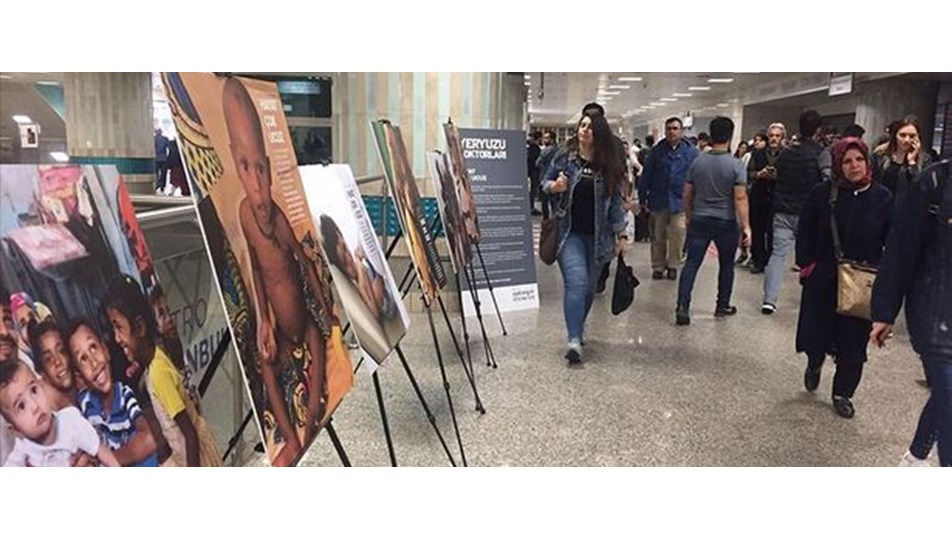 Yeryüzü Doktorları “Hayat Çok Ucuz” sergisi ile açlık krizine dikkat çekiyor