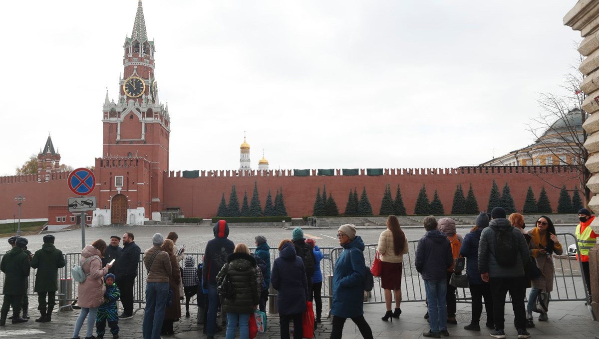 Şiddetli rüzgar Kremlin’in burcunu yıktı, Kızıl Meydan ziyarete kapatıldı