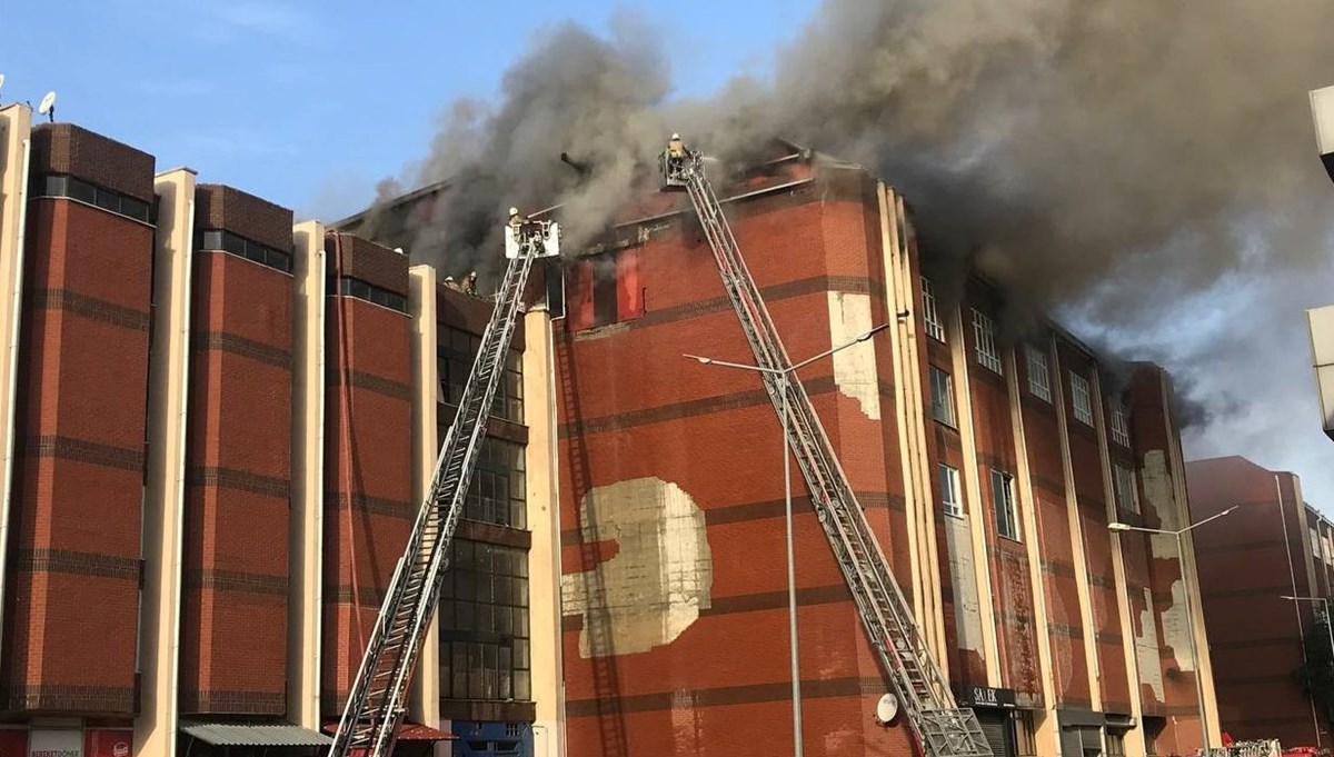 Başakşehir'de sanayi sitesinde yangın Başakşehir'de sanayi sitesinde yangın