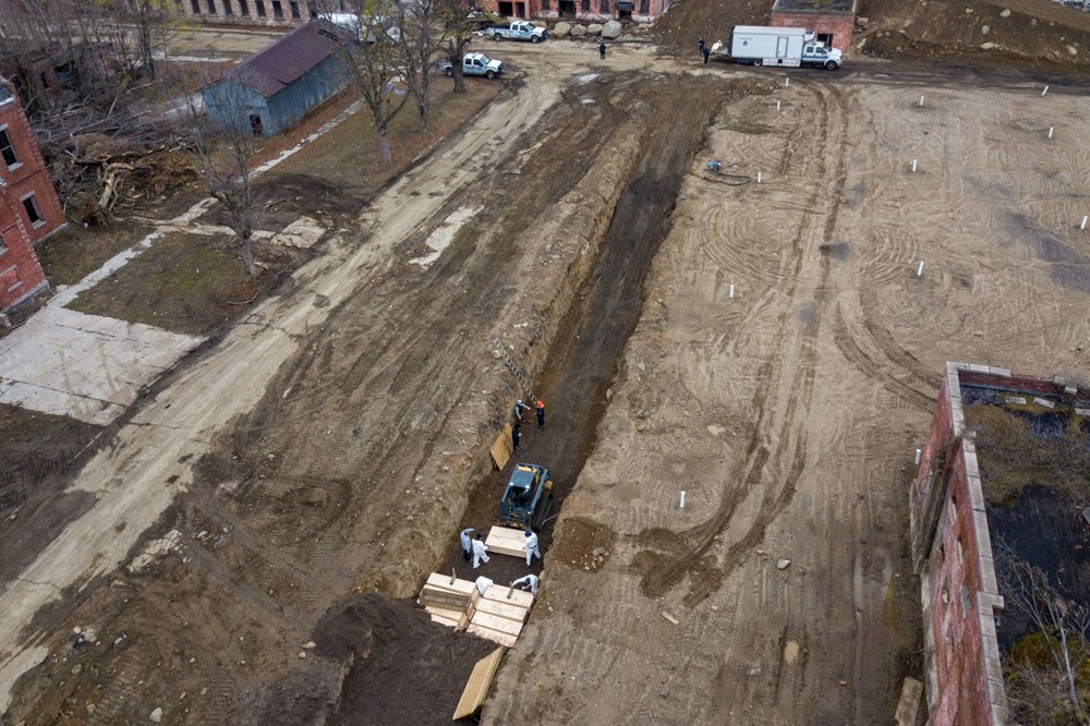 New York'taki toplu mezarlar havadan g�r�nt�lendi!