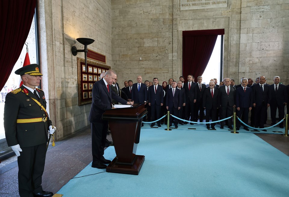 Devlet erkanından Anıtkabir ziyareti (Büyük zaferin 102. yılı) - 3