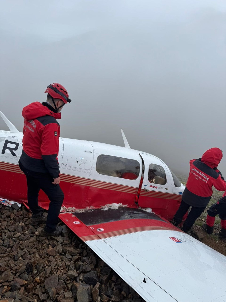 Türk pilotun kullandığı uçak düştü: Pilot öldü, kadın yolcu kurtarıldı - 2