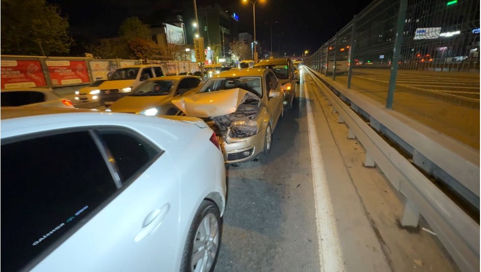 Avcılar'da zincirleme kaza: 7 araç birbirine girdi
