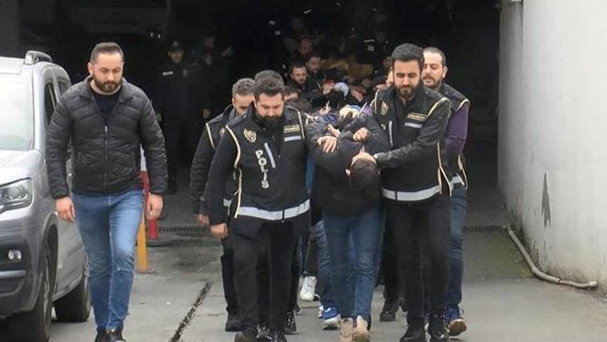 Barış Boyun liderliğindeki silahlı çeteye yönelik 14 Nisan 2023 tarihinde polis tarafından operasyon düzenlendi. Operasyonda gözaltına alınanları emniyetten adliyeye sevk edildi.
