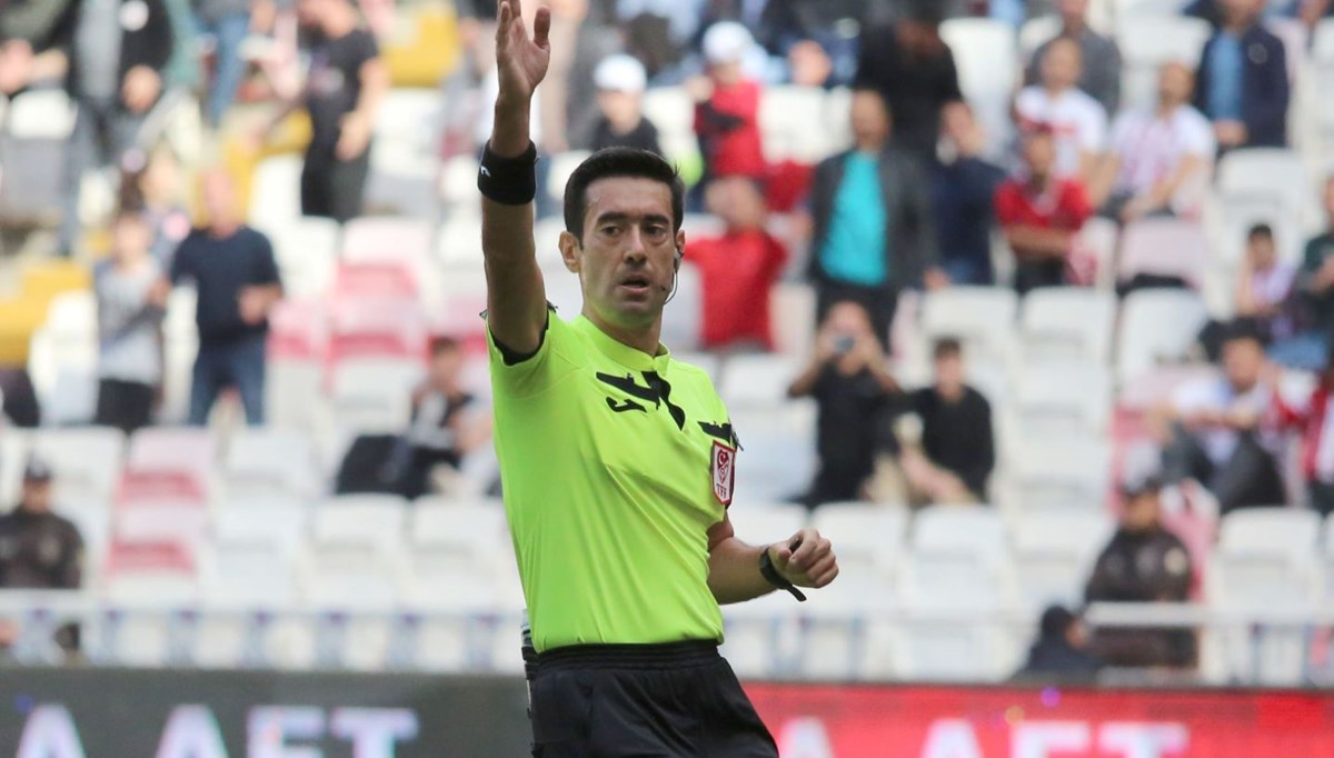 Burak Pakkan, Sivasspor’un 5. kez maçını yönetecek Burak Pakkan, Sivasspor’un 5. kez maçını yönetecek