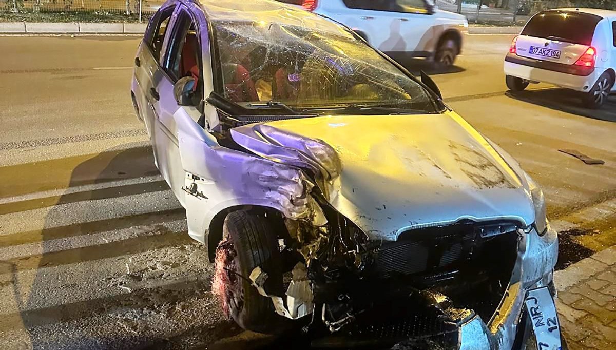 Alanya'da feci kaza: 1 ölü, 3 yaralı Alanya'da feci kaza: 1 ölü, 3 yaralı