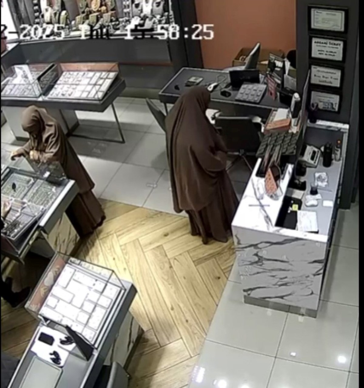 zjgvm7kc-EGJzzartusMdg.jpg