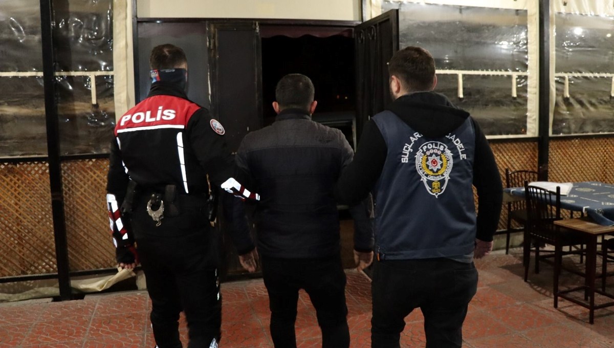 Mersin'de bahis çetesi çökertildi:10 tutuklama Mersin'de bahis çetesi çökertildi:10 tutuklama