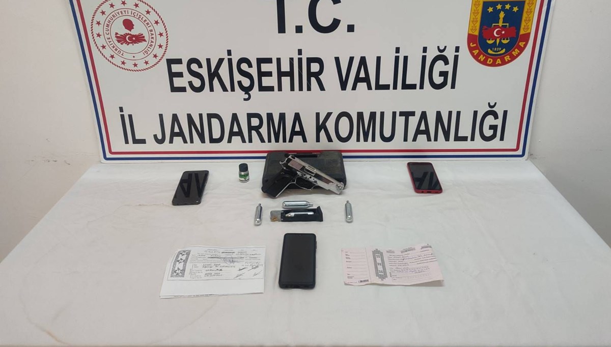 Eskişehir'de tefecilere operasyon: 3 şüpheli gözaltında Eskişehir'de tefecilere operasyon: 3 şüpheli gözaltında