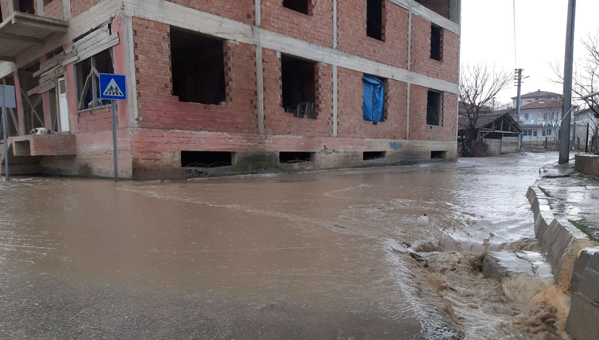Çorum'da sağanak ve dolu etkili oldu Çorum'da sağanak ve dolu etkili oldu