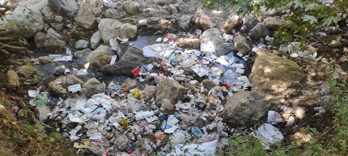 Bayram tatili sonrası üzen görüntü! Yiyip içip, geride çöp yığınları bırakıp gittiler