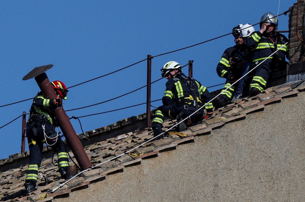 Vatikan'da seçim hazırlığı: Kilisenin kaderini bacadan çıkan duman belirleyecek! - 2