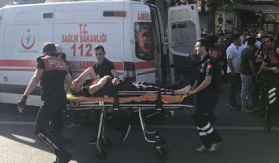 Beşiktaş'ta kaza: Motosikletli 2 polis yaralandı - 1