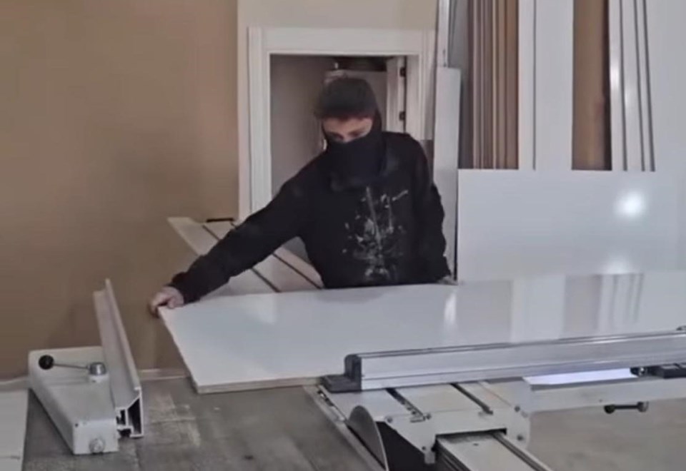 Atölyede üzerine kereste düşen çocuk hayatını kaybetti - 1