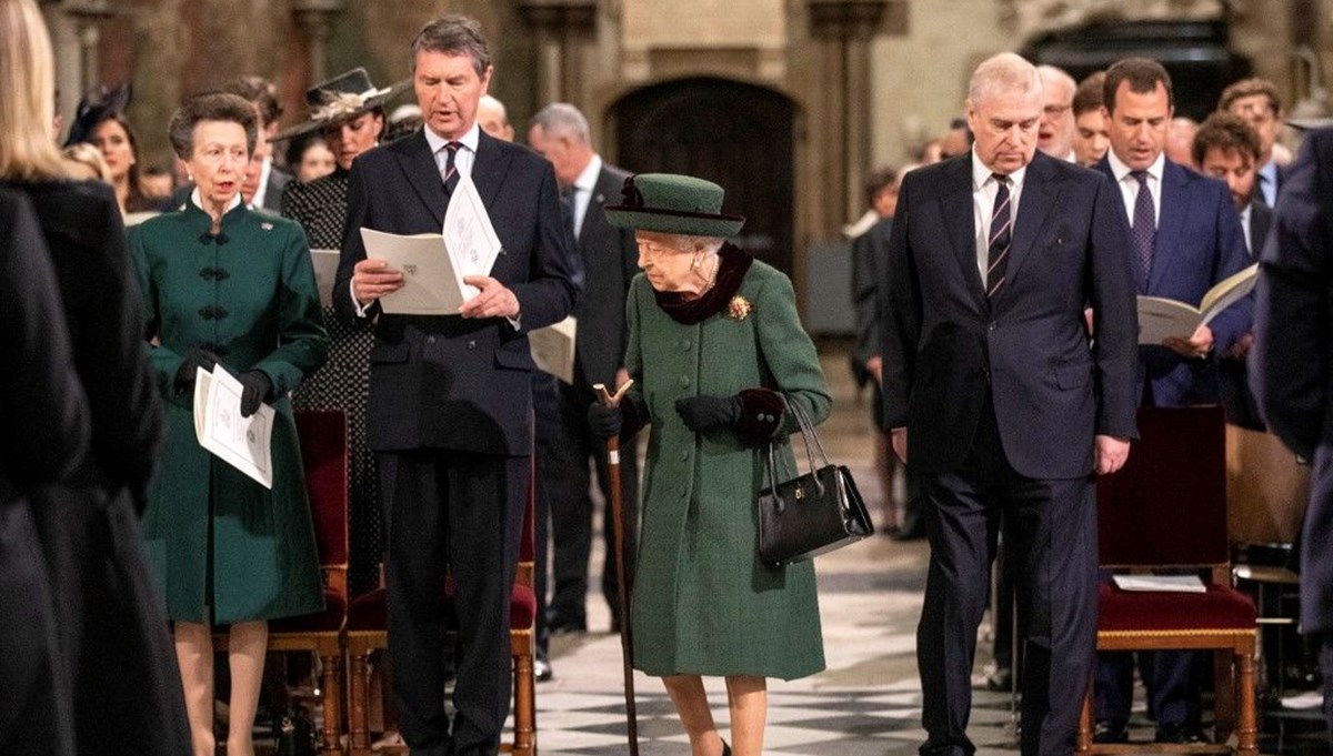 Sağlık sorunlarıyla gündemde olan Kraliçe Elizabeth Prens Philip'in anma töreninde