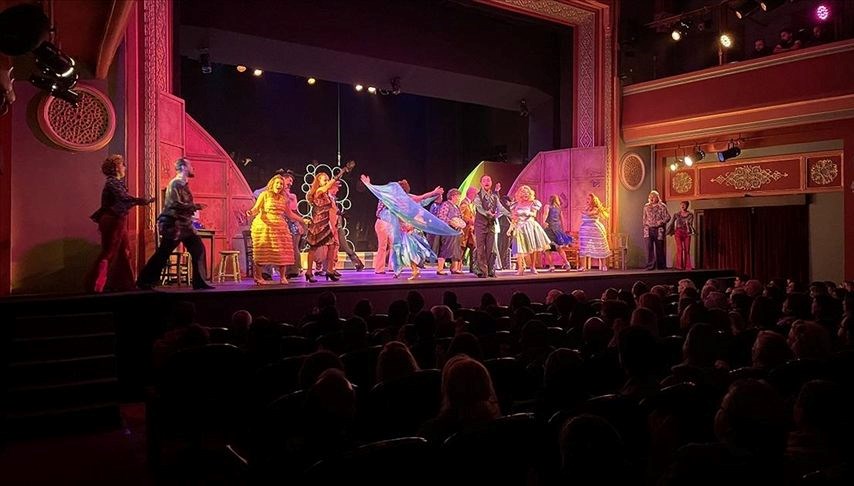 Hisseli Harikalar Kumpanyası Ankara'da "perde" dedi