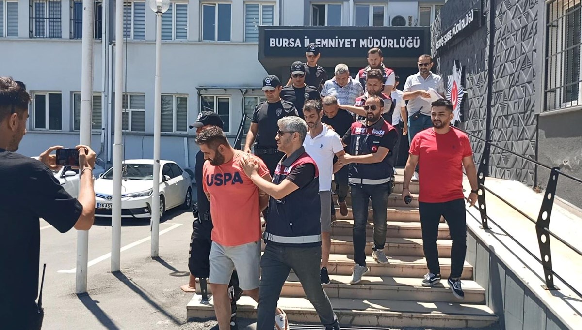 Canlı hayvan alım ilanıyla besicileri dolandıran 4 şüpheli yakalandı Canlı hayvan alım ilanıyla besicileri dolandıran 4 şüpheli yakalandı