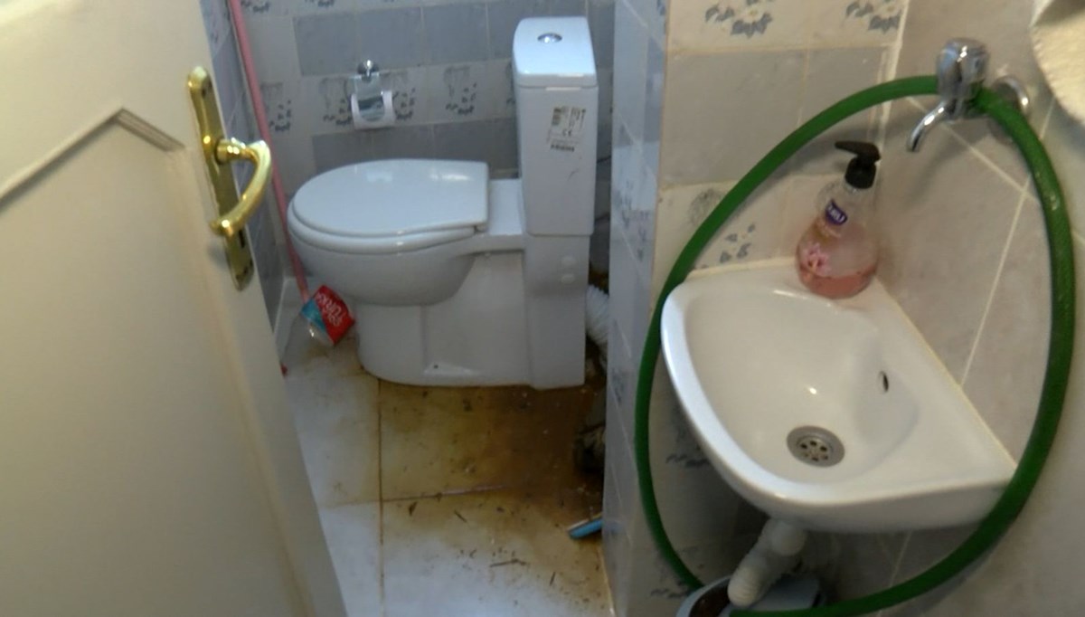 Ev sahibi çıkartmak istediği kiracısının kanalizasyon giderini tıkadı Ev sahibi çıkartmak istediği kiracısının kanalizasyon giderini tıkadı