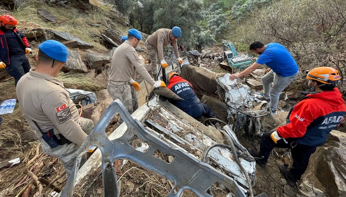 Aydın Söke'yi sel vurdu: Kayıp bir kişi aranıyor