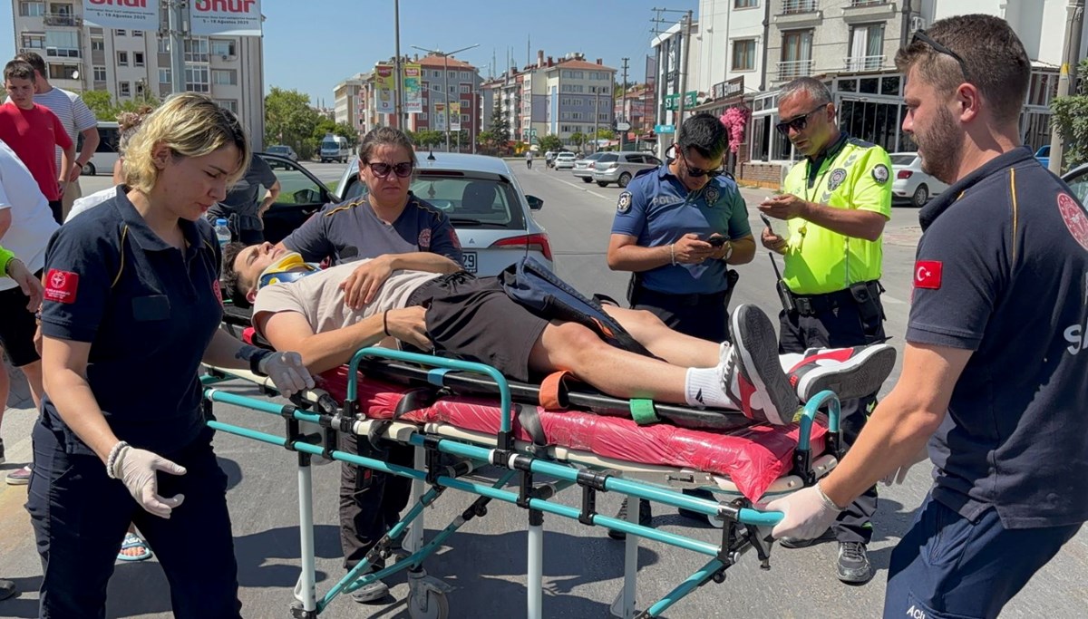 Edirne'de motosiklet, yayaya yol veren otomobile çarptı: 1 yaralı