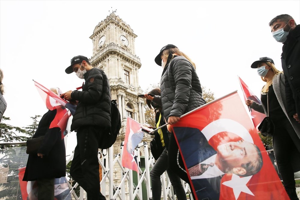 Vatandaşlar, Dolmabahçe Sarayı'nda Atatürk'ü andı - 6