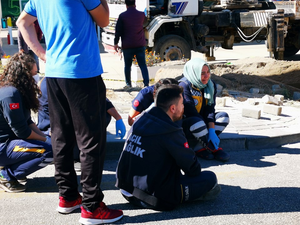 Acil tıp teknikeri Betül, kamyonun altında kalarak can verdi - 1
