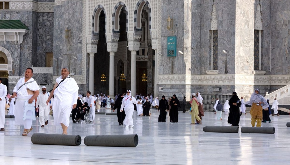 Suudi Arabistan'dan umre açıklaması Suudi Arabistan'dan umre açıklaması