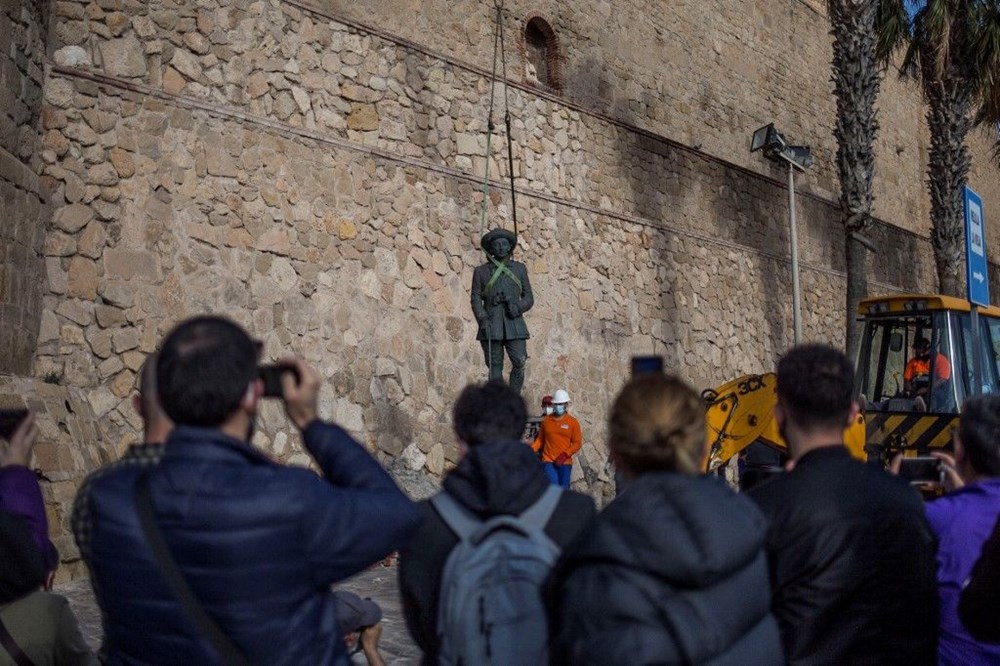 İspanya'da Francisco Franco'nun son heykeli de kaldırıldı - 3