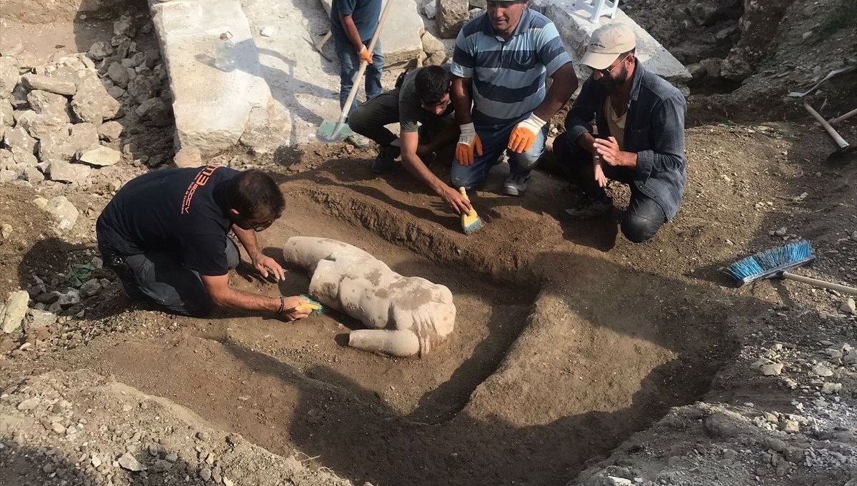 Aizanoi Antik Kenti kazısında Hygieia heykeli bulundu