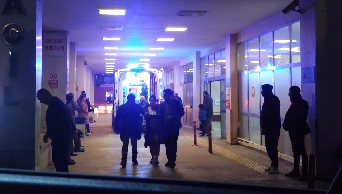 Şanlıurfa'da akraba iki aile arasında muhtar adaylığı kavgası: 1 ölü, 4 yaralı Şanlıurfa'da akraba iki aile arasında muhtar adaylığı kavgası: 1 ölü, 4 yaralı