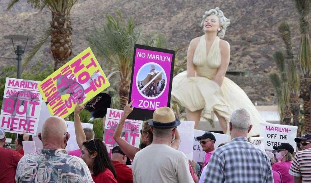 Tüm protestolara rağmen devasa ve cinsiyetçi Marilyn Monroe heykeli dikildi - 1