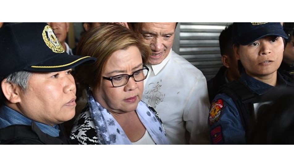Filipinler'de Duterte'ye "seri katil" diyen senatör tutuklandı