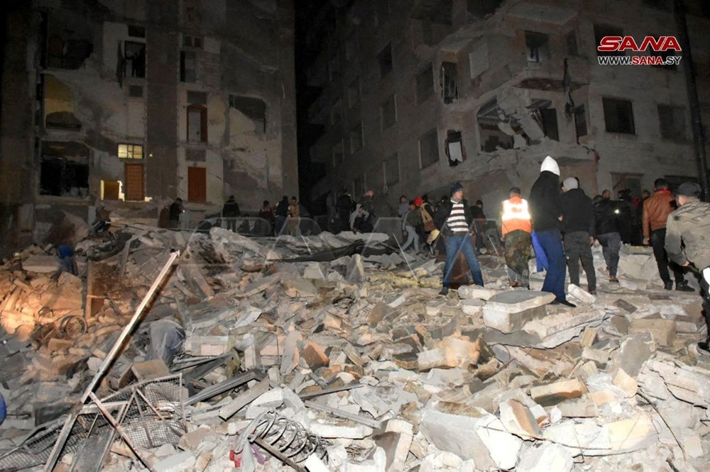 Türkiye'deki 7,4 şiddetindeki deprem Mısır'dan İran'a kadar çevre ülkeleri de vurdu: Yıkımın fotoğrafları - 11