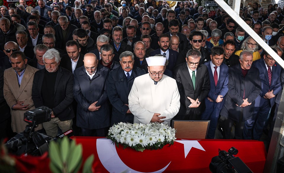 Hıncal Uluç son yolculuğuna uğurlandı - 1