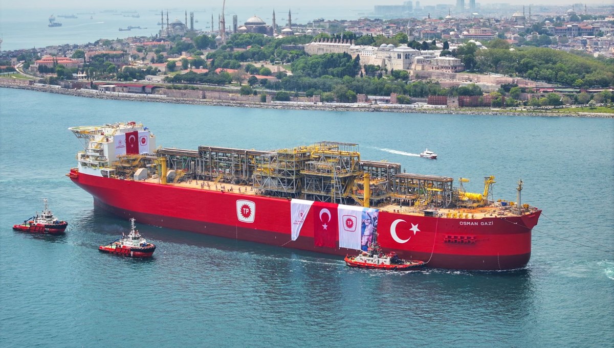 İstanbul Boğazı'nda gemi trafiği askıya alındı İstanbul Boğazı'nda gemi trafiği askıya alındı