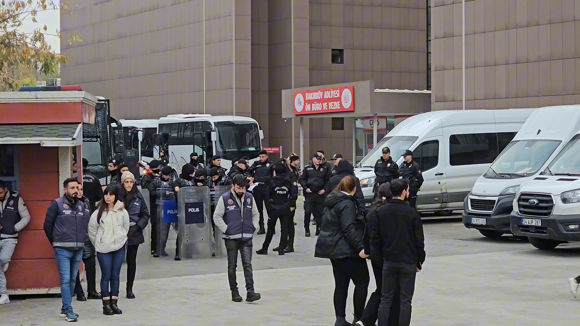 Davanın görüleceği Bakırköy'deki adliye önünde geniş güvenlik önlemi alındı