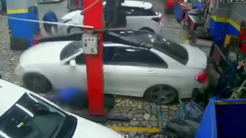Otomobil servisinde feci ölüm: 2,5 tonluk aracın altında kaldı - 5