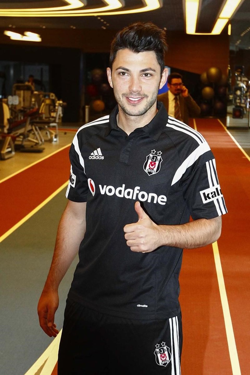 Tolgay Arslan, Beşiktaş'ta 18 numaralı formayı giyeceğini söyledi. 

