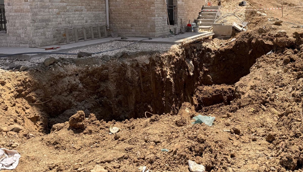 Hatay'da göçük altında kalan iki işçi öldü