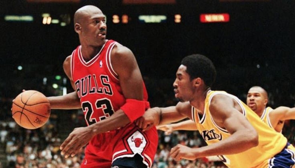 Michael Jordan’ın giydiği spor ayakkabılar rekor fiyata satıldı Michael Jordan’ın giydiği spor ayakkabılar rekor fiyata satıldı
